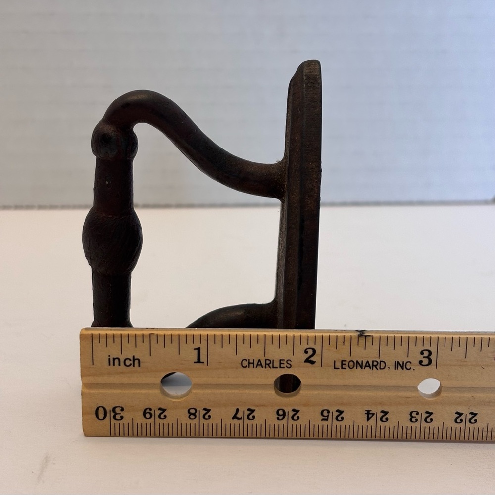 Vintage Cast Iron Miniature Pressing Iron - Picture 13 of 13